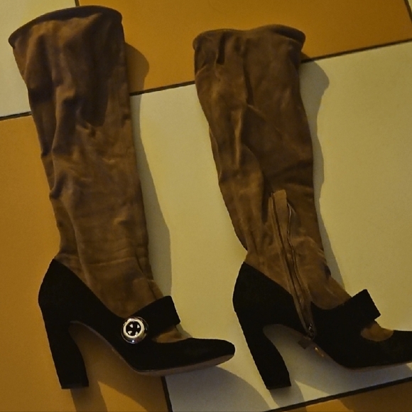 Elegant Two-Tone Heeled Boots - Picture 1 of 15